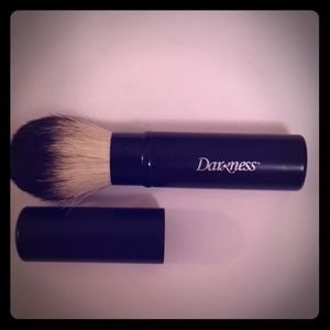 Darkness Face Powder Brush